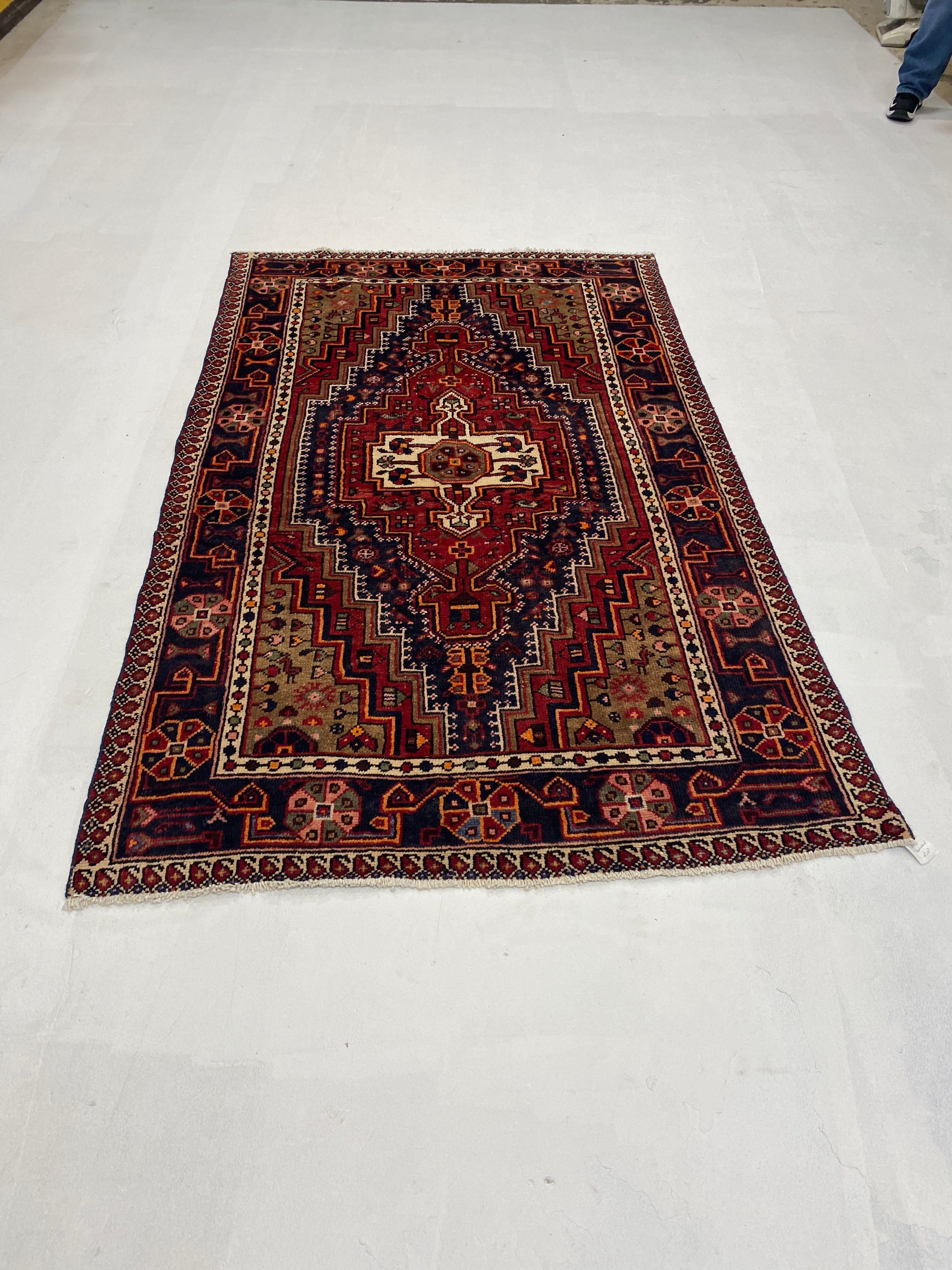 Rugvana NAVAVAND  4x7