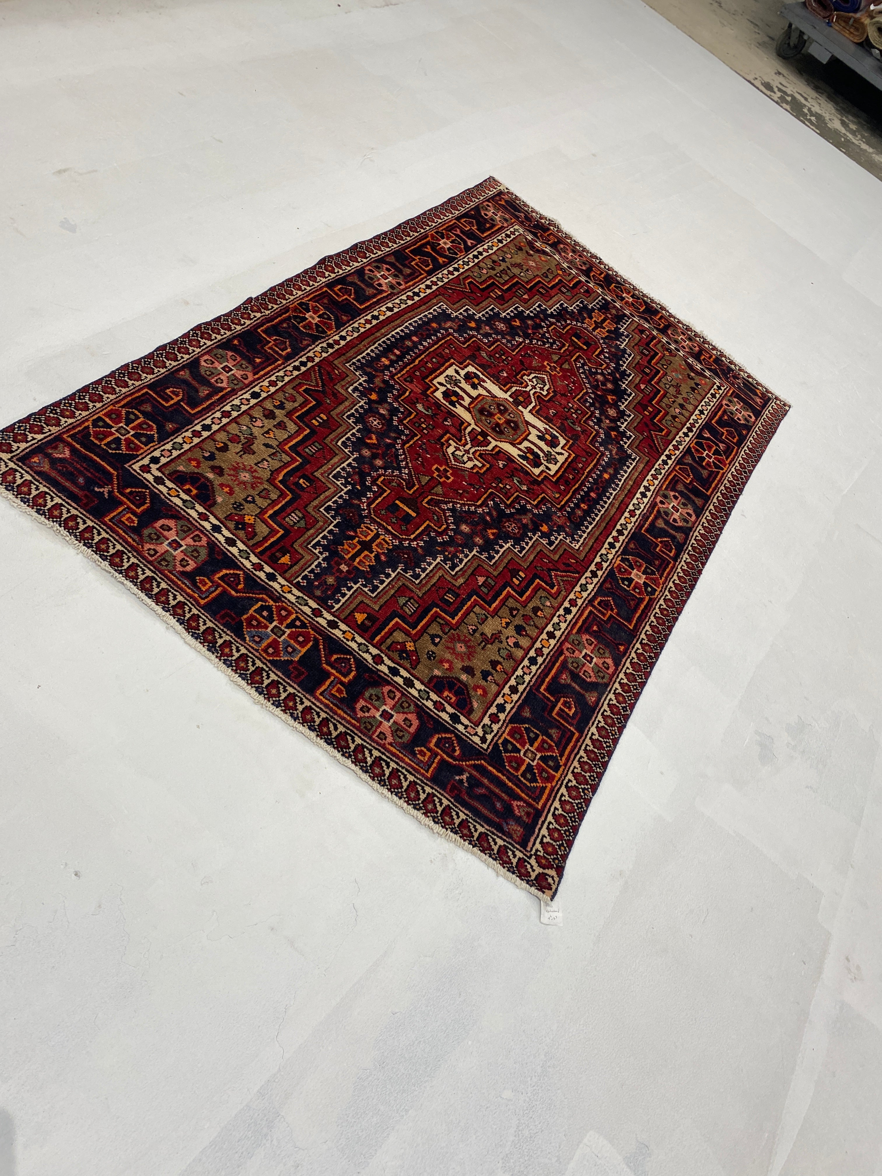 Rugvana NAVAVAND  4x7