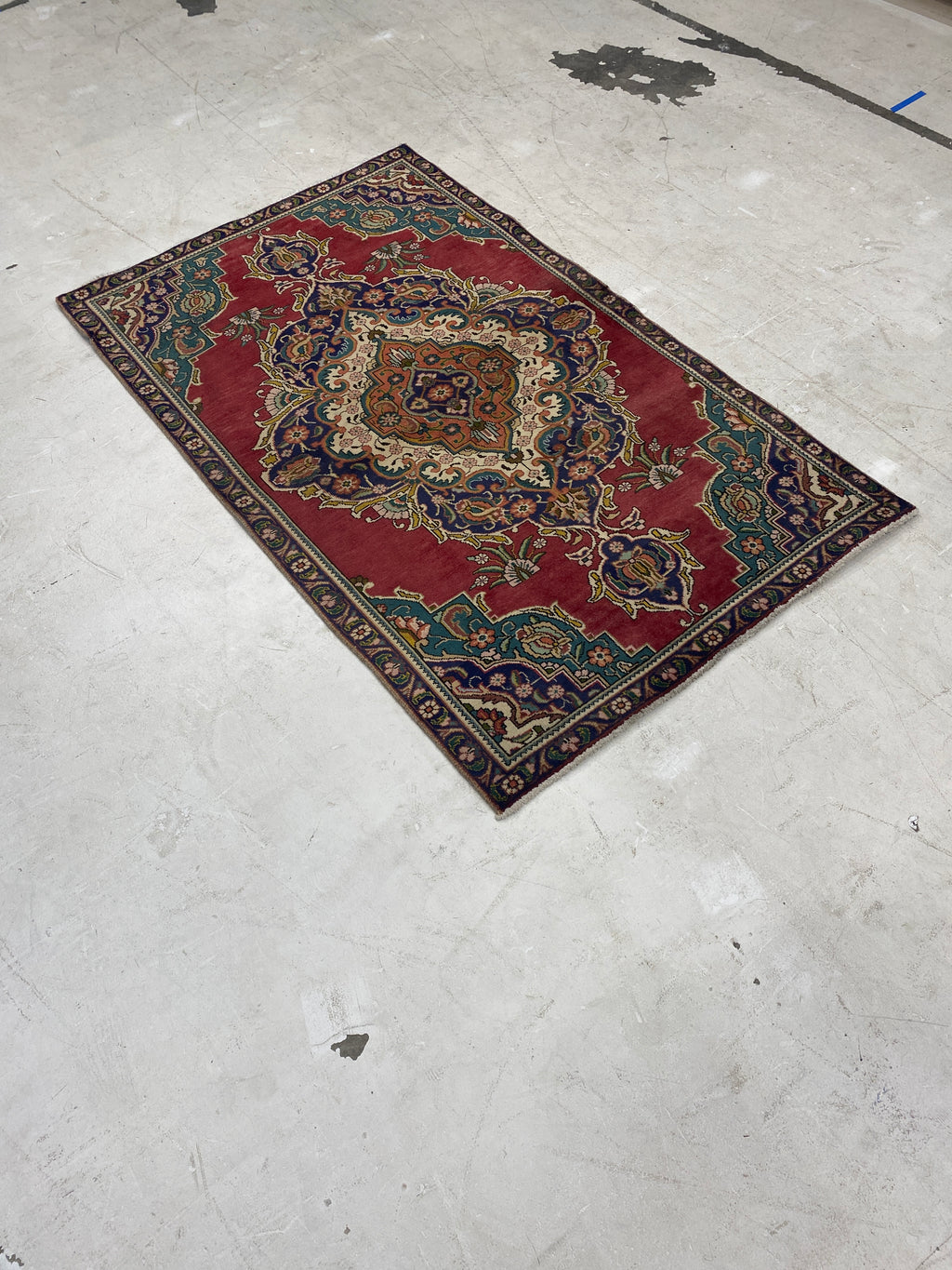 Rugvana TABRIZ  3x6