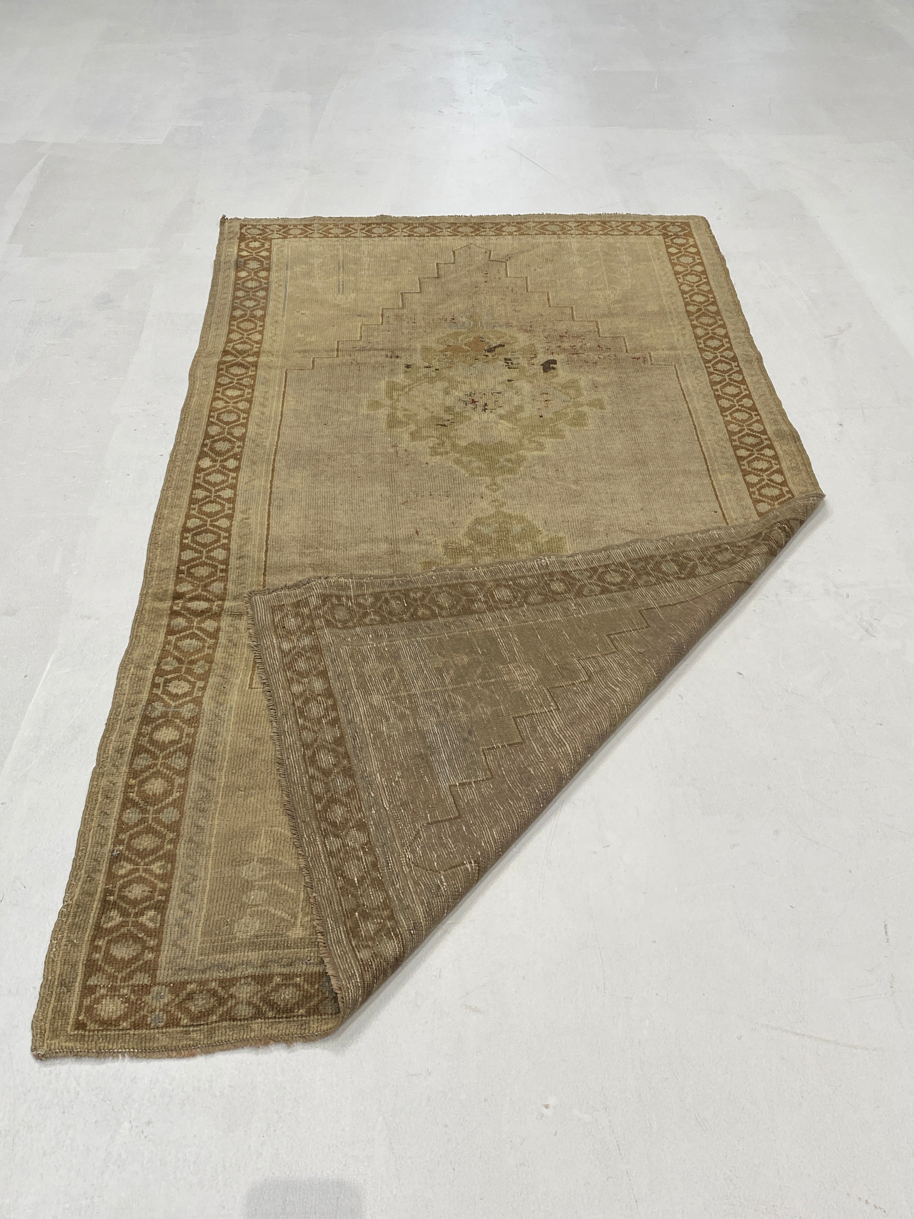 Rugvana OUSHAK  4x8